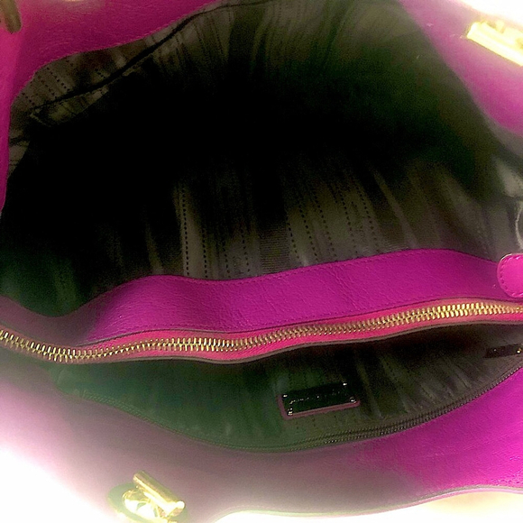 SALVATORE FERRAGAMO GANCINI Magenta Leather Betulla Shoulder Bag w/ Side Pockets - Picture 13 of 17